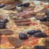 Pizza Calabraise végane - Sauce tomate, chorizo vegan, olives dénoyautées