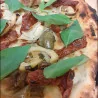 Pizza Provençale végane - Huile d’olive, aubergines, courgettes, poivrons et oignons confits, tomates séchées, basilic